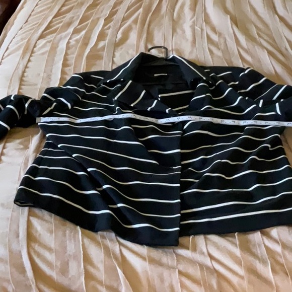 Chicos black and white knit lined jacket.  Size 20W or chicos 4 - Picture 3 of 3